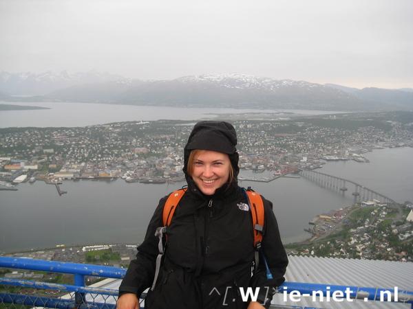 IMG_1484.JPG: Met de berglift omhoog, mooi uitzicht over Tromsø.